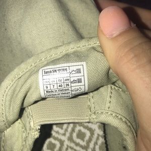 Like new sanuk shoes.